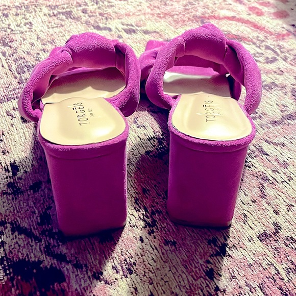 Torgeis New York Velvet/Suede Knotted Slides - Picture 4 of 7